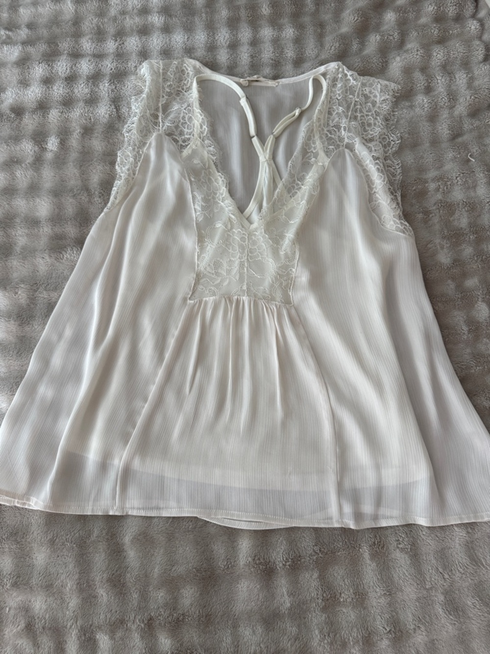 lovestitch White Lace-Trim Sleeveless Blouse